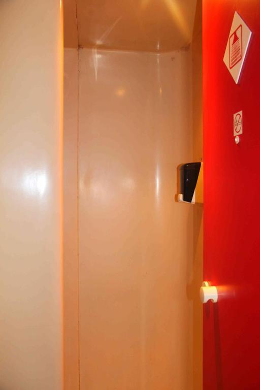Lemon Hotel - Mery Sur Oise/Cergy Esterno foto